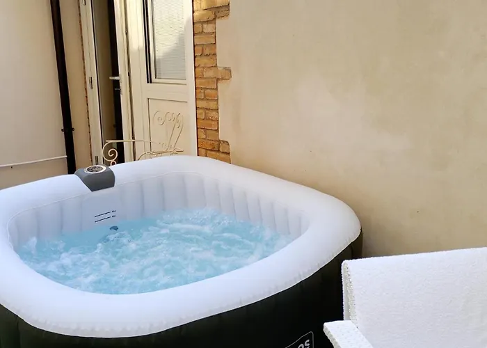 בית נופש Loft Con Cortile פורלי